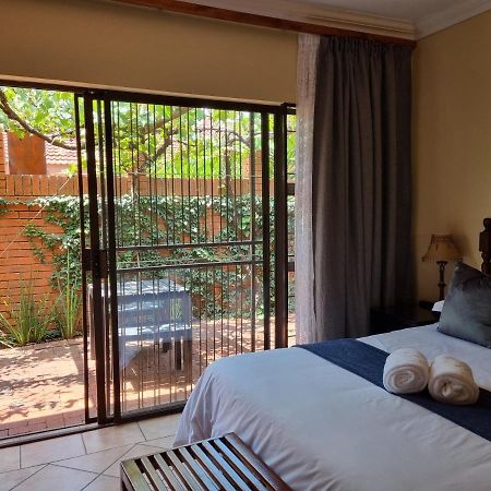 Camelia Guest House บลูมฟอนเทน ภายนอก รูปภาพ