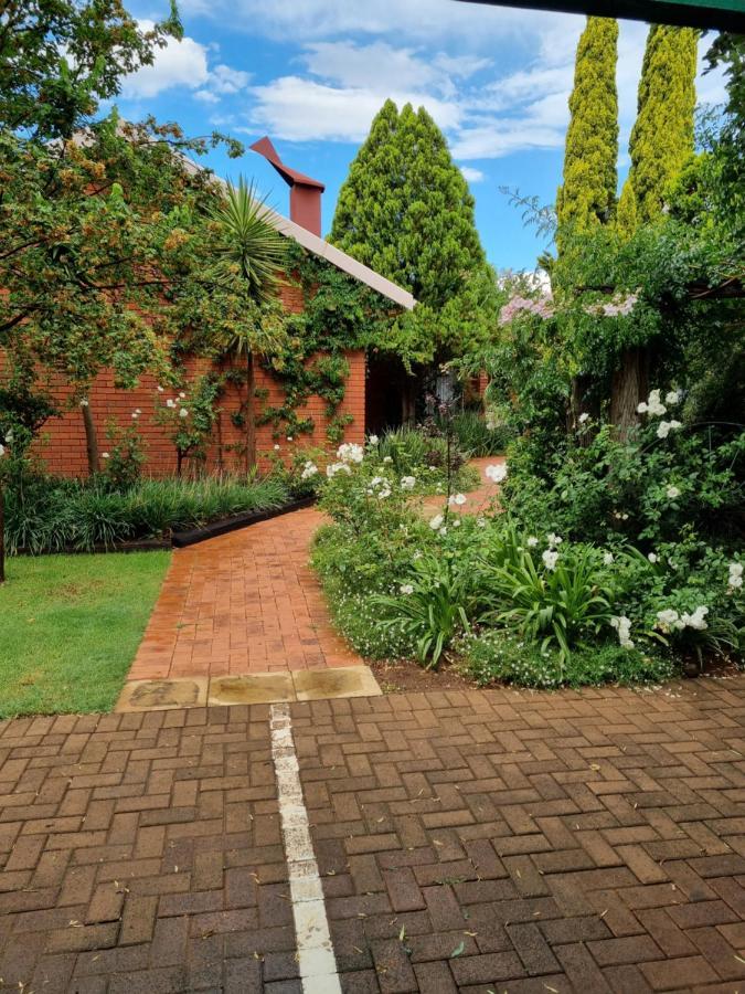 Camelia Guest House บลูมฟอนเทน ภายนอก รูปภาพ